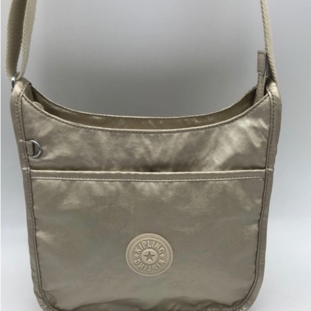 🦧Aisling Kipling 🦧
Metallic Crossbody
 Front flap pocket like new!🦧